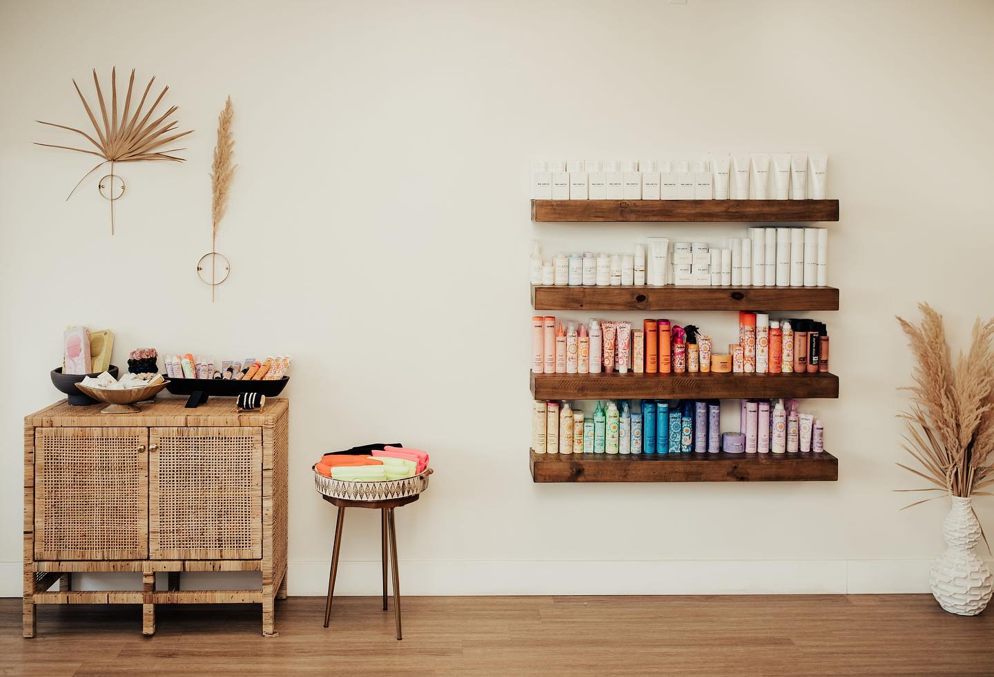 BEST SALON RETAIL DISPLAYS IN 2025